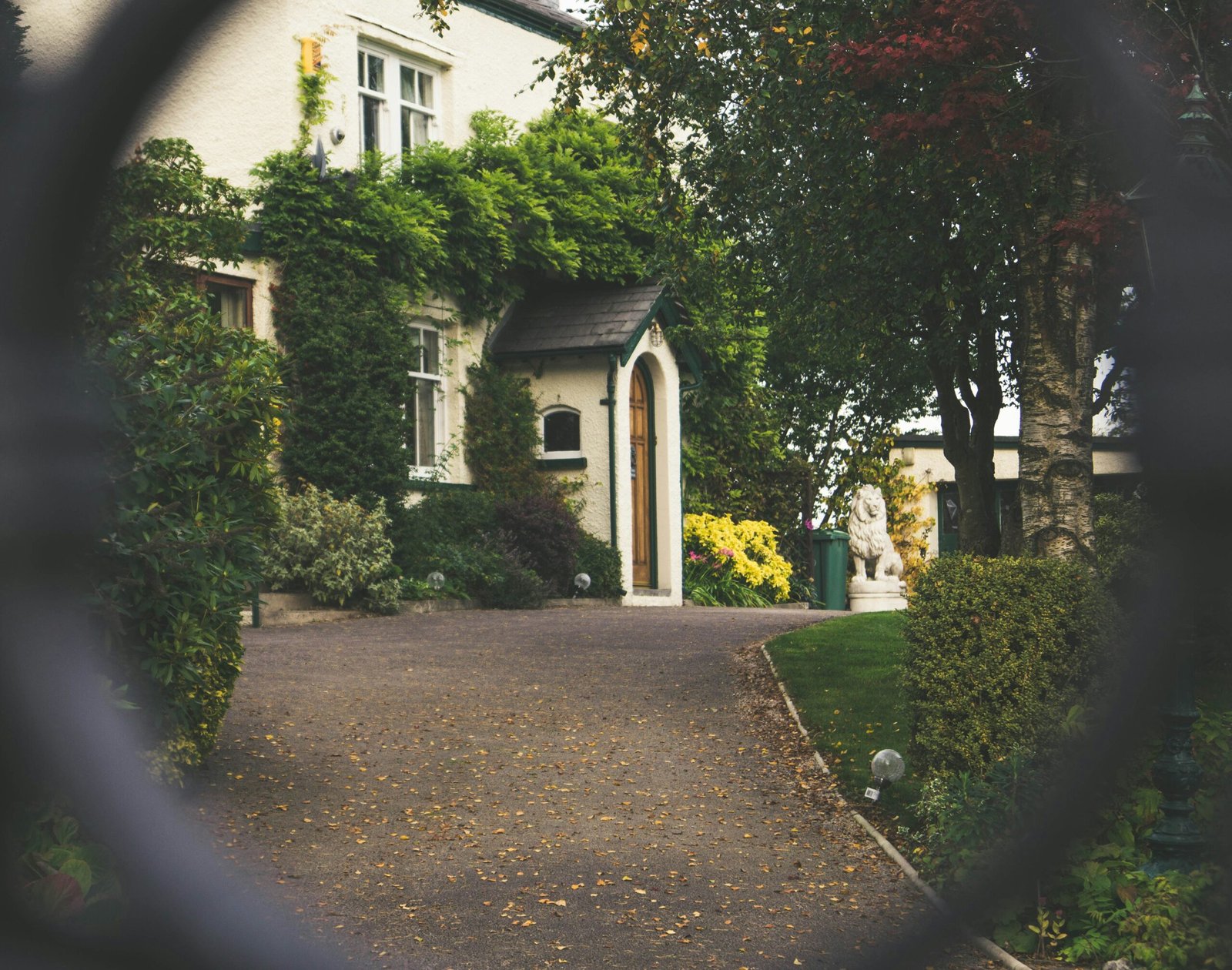 Read more about the article The Best Time to Power Wash and Seal Your Driveway