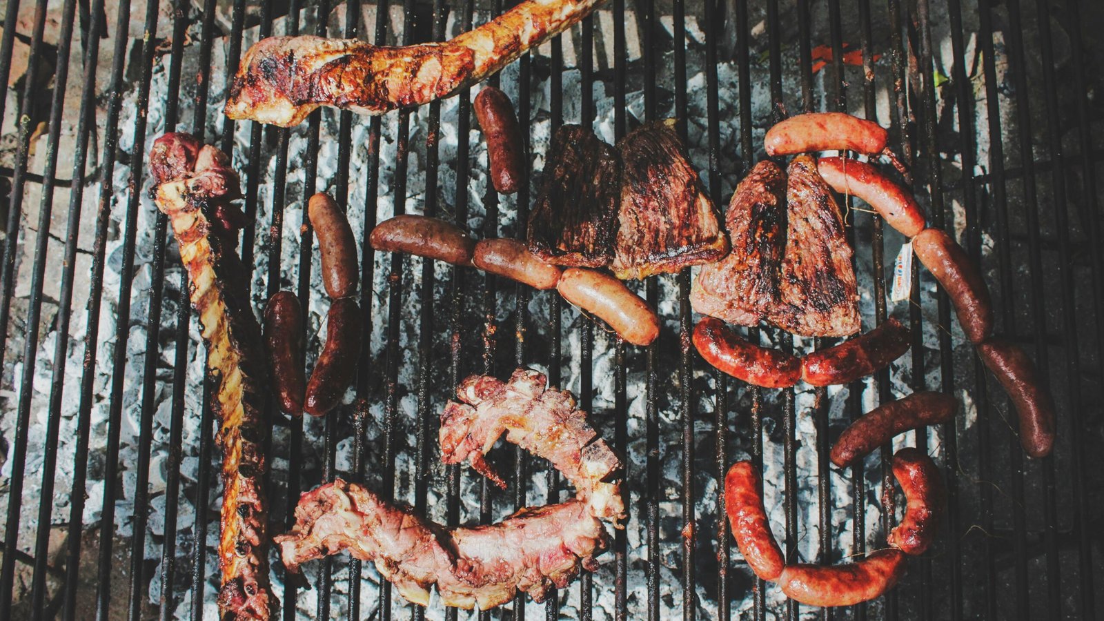 You are currently viewing The 3 Must-Have Grilling Tools for Every BBQ Enthusiast