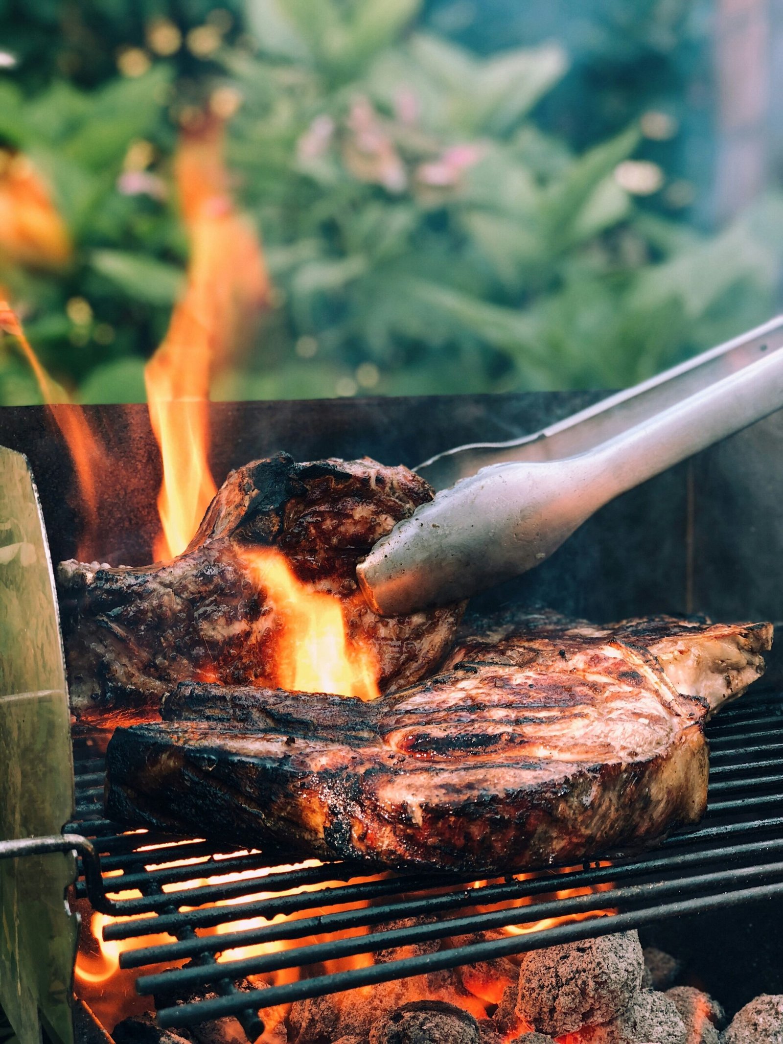 You are currently viewing Grilling Outdoors: 3 Delicious Recipes to Try This Spring