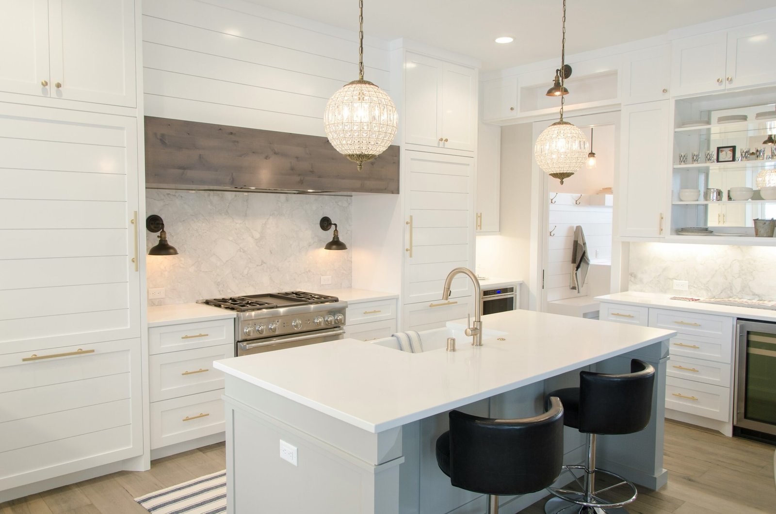 Read more about the article Illuminate Your Modern Kitchen: 5 different ways to do it!