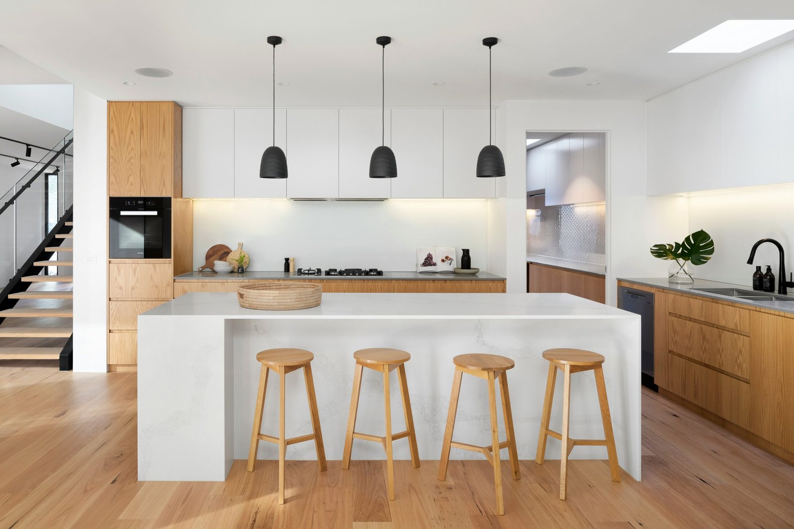 Read more about the article Your Guide to a Full Kitchen Renovation Project Planner