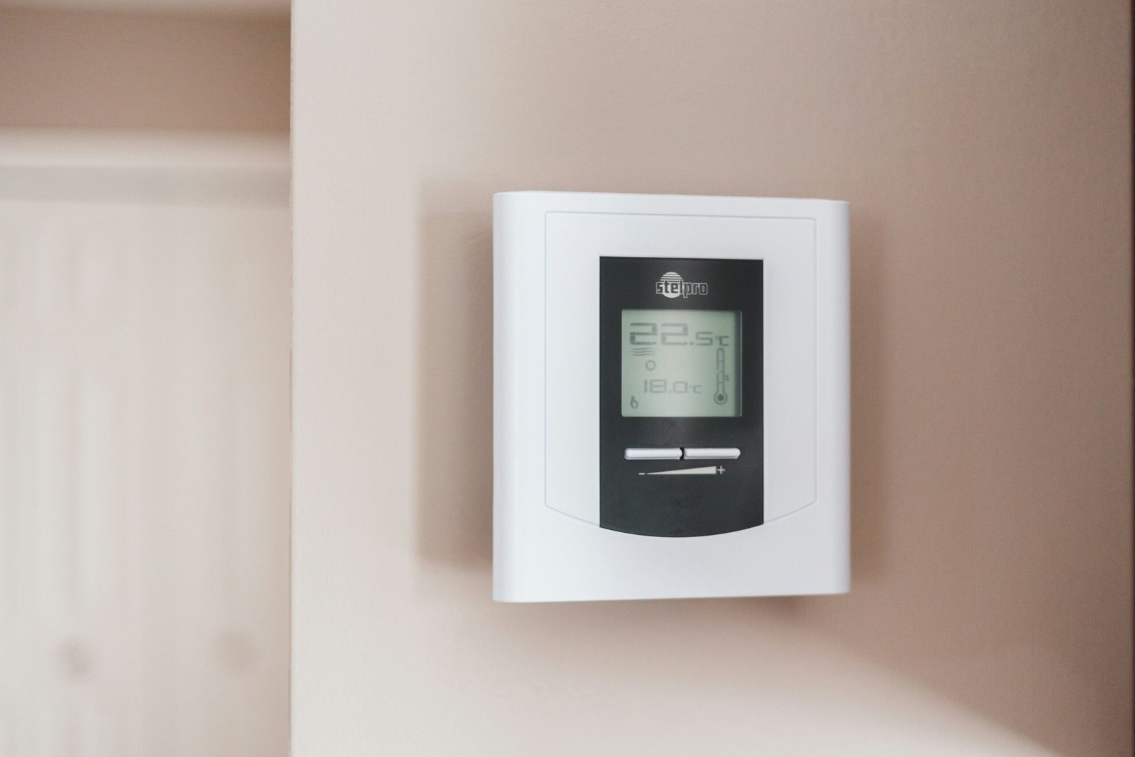 You are currently viewing Programmable Thermostat Comparison: The Real Energy Savings by Model