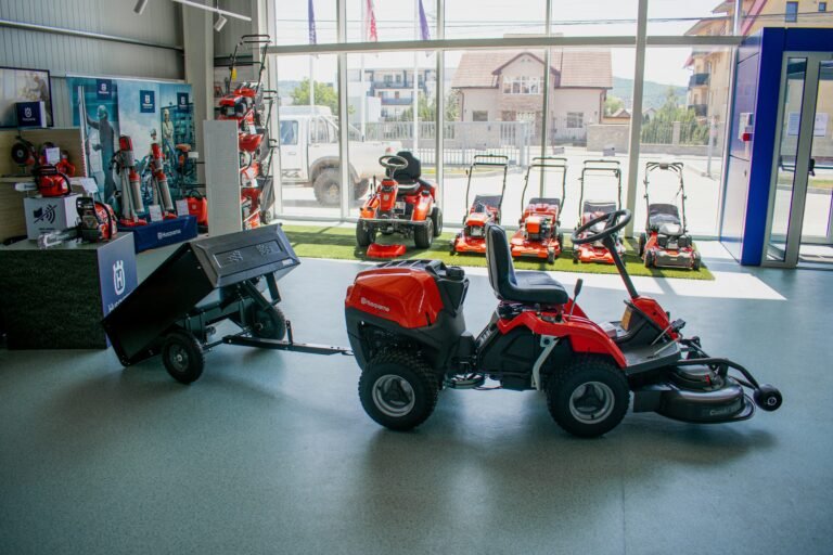 The Ultimate Guide to Leaf Blowers: Gas, Electric, and Backpack Models Compared