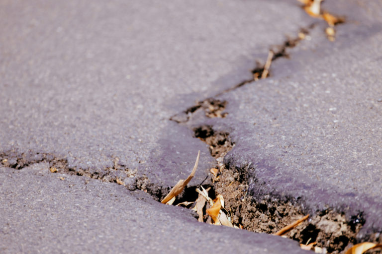Seal Indianapolis Driveway Cracks Before the First Freeze: Costs, Timing, and DIY Steps
